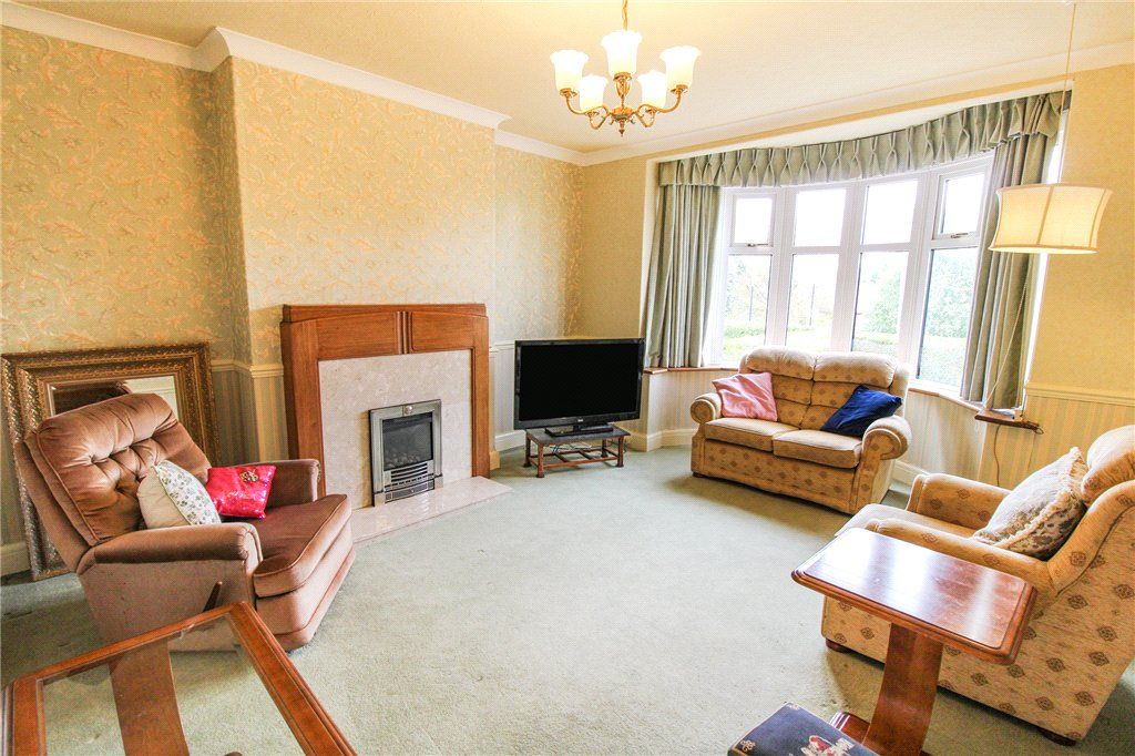 Property photo 2 of 16 Lounge