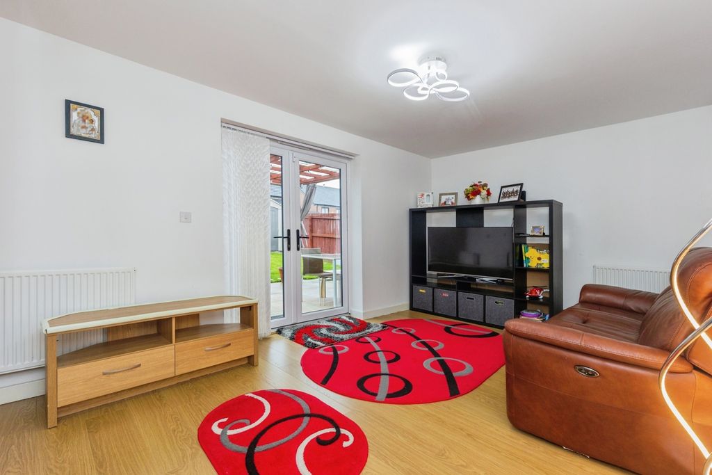 Property photo 3 of 17 Photo