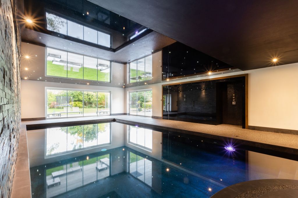 Property photo 3 of 27 Brooke House Fpz2441