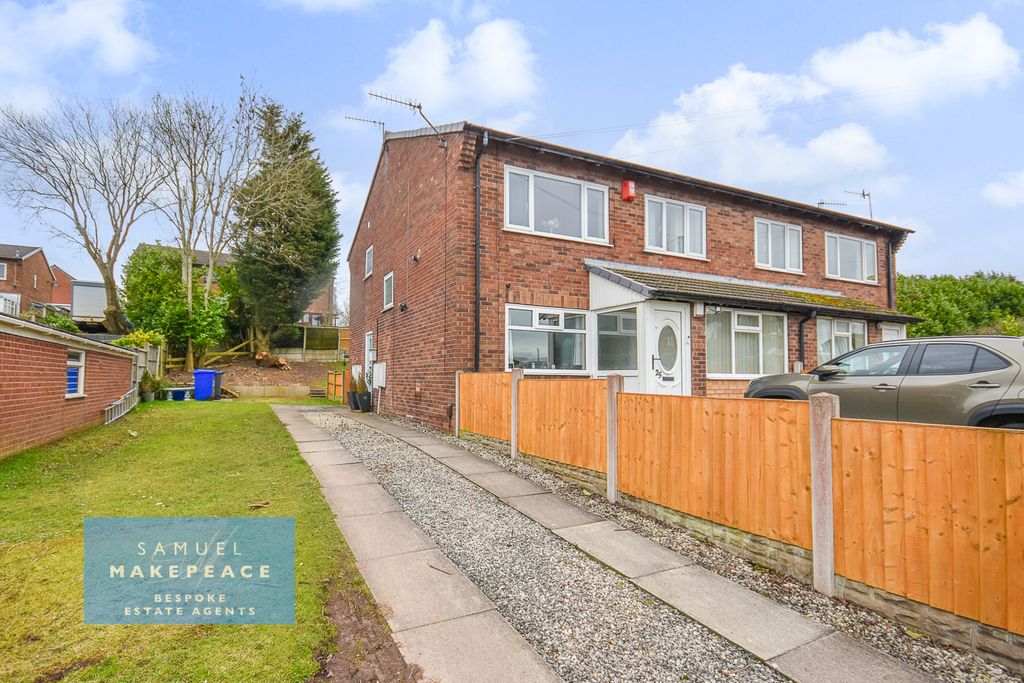 Property photo 1 of 14 Beautifully Presented Two Bedroom Apartment With Driveway