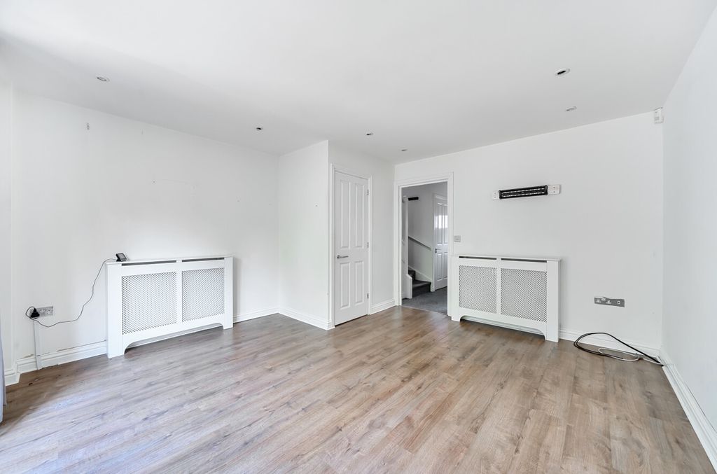 Property photo 2 of 14 15011628