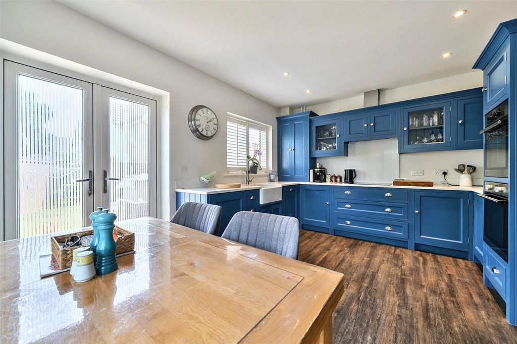 Property photo 3 of 16 Kitchen