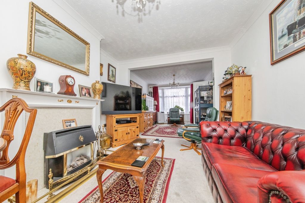 Property photo 3 of 17 Photo