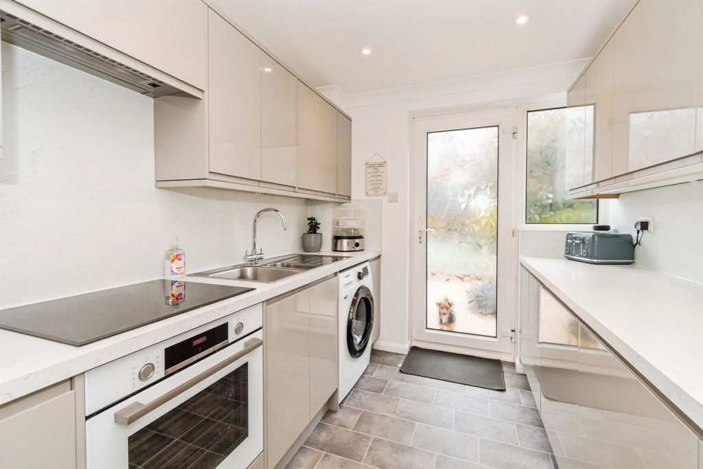 Property photo 2 of 22