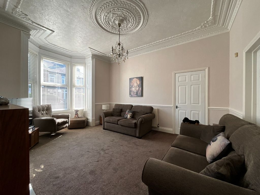 Property photo 2 of 15 4026784