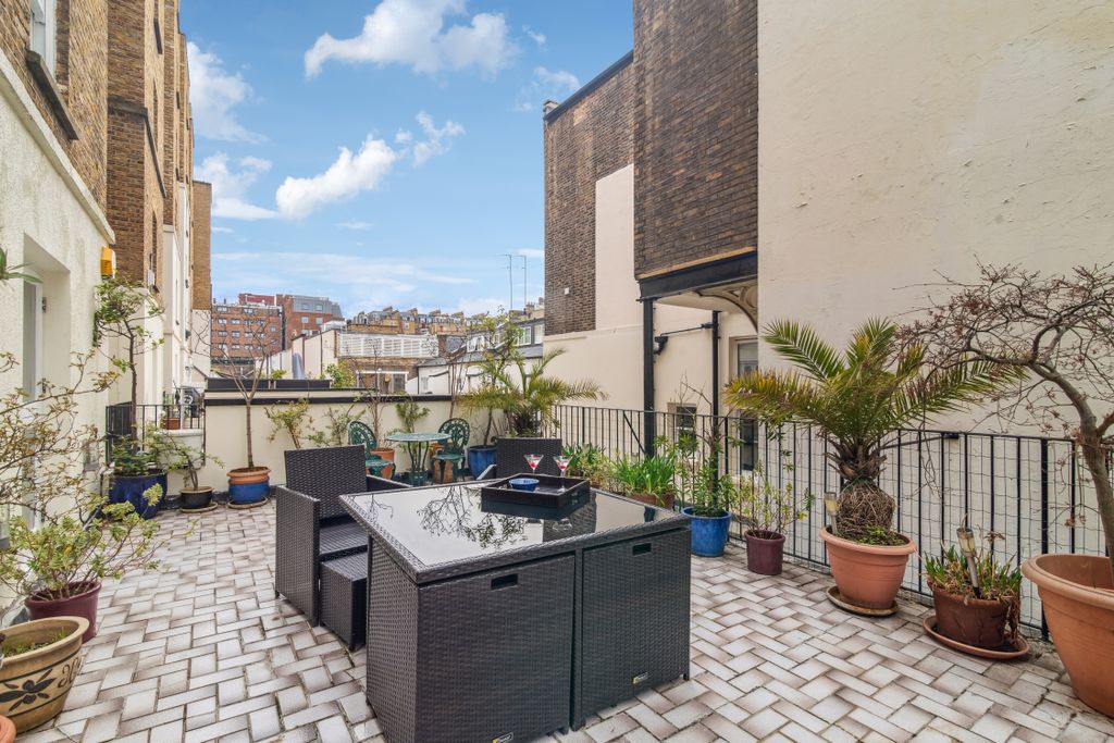 Property photo 3 of 18 Terrace