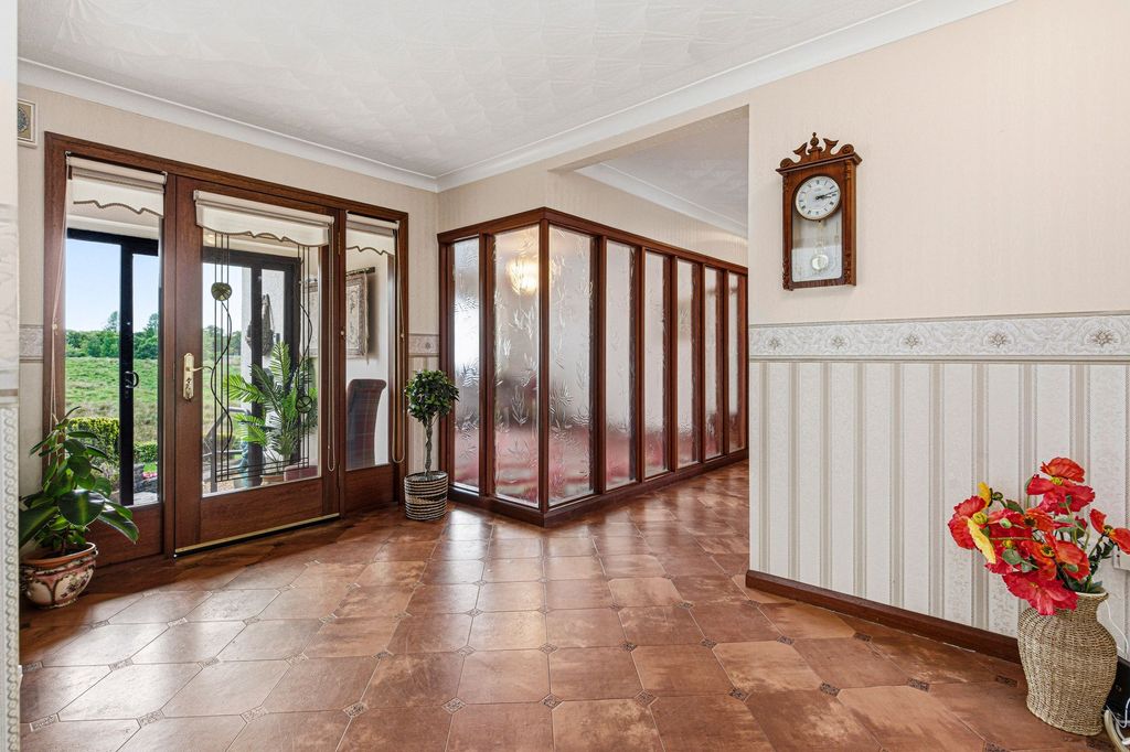 Property photo 2 of 31