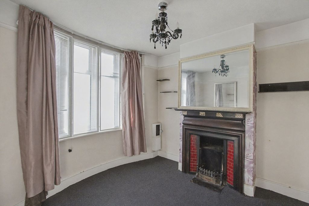 Property photo 2 of 13 1 Church Path, Northfleet, Gravesend Da11 9Et