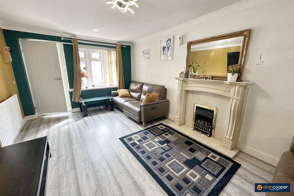 Property photo 2 of 15 4122373