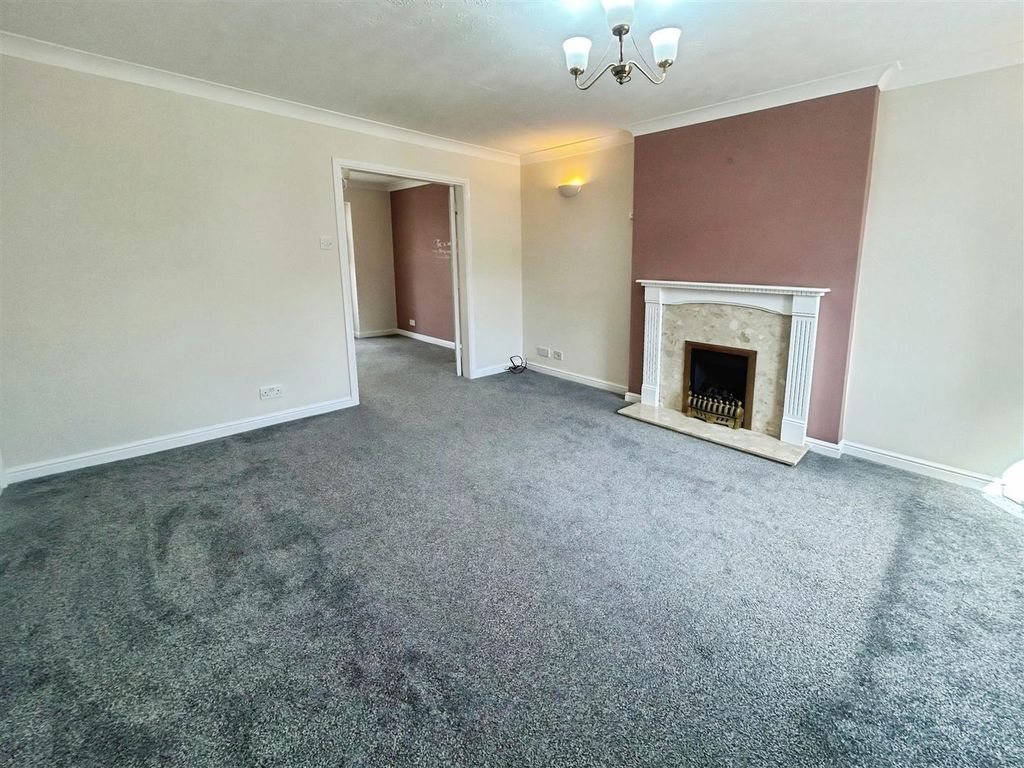 Property photo 3 of 12 A06d8B80-12.Jpg