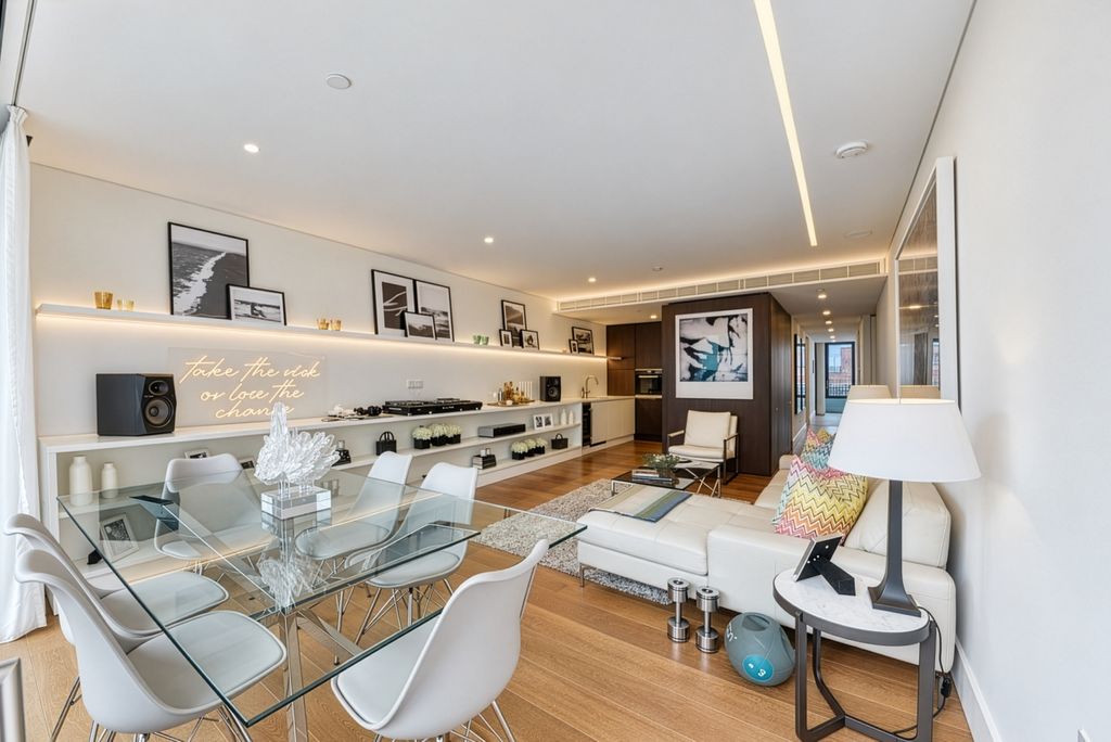 Property photo 3 of 20 Rathbone Place