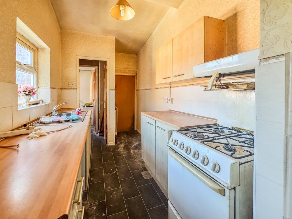 Property photo 3 of 8 Kitchen