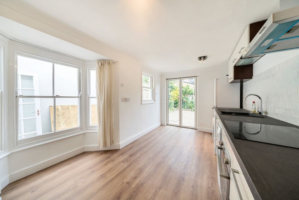 Property photo 2 of 8 987421 (4)