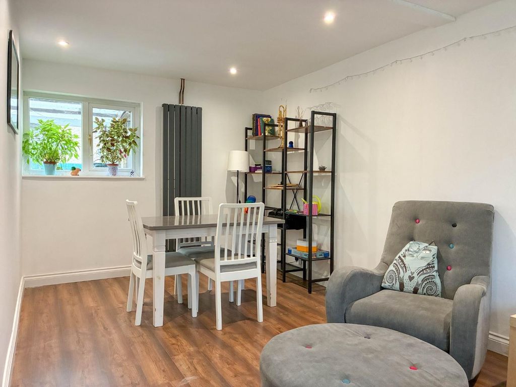 Property photo 3 of 12 20251002_165727735_0.0.Jpg