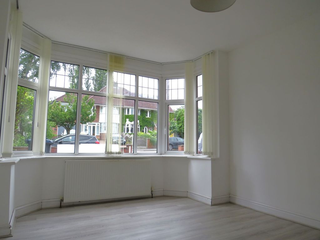 Property photo 2 of 11 Lounge