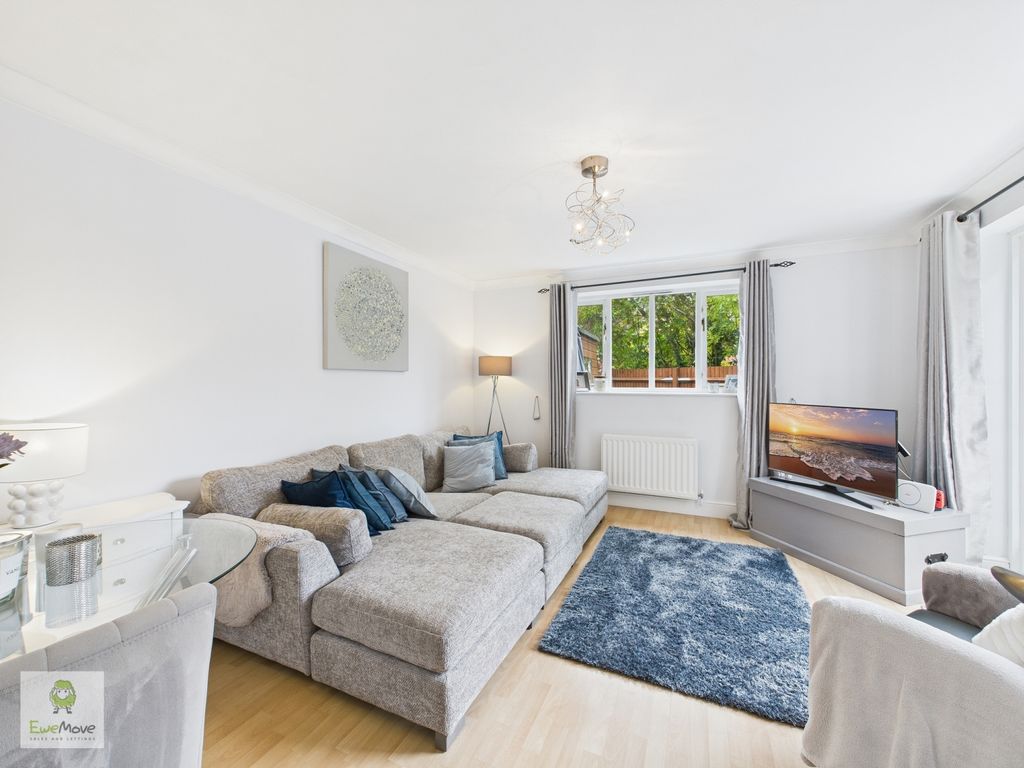 Property photo 2 of 14 Lounge