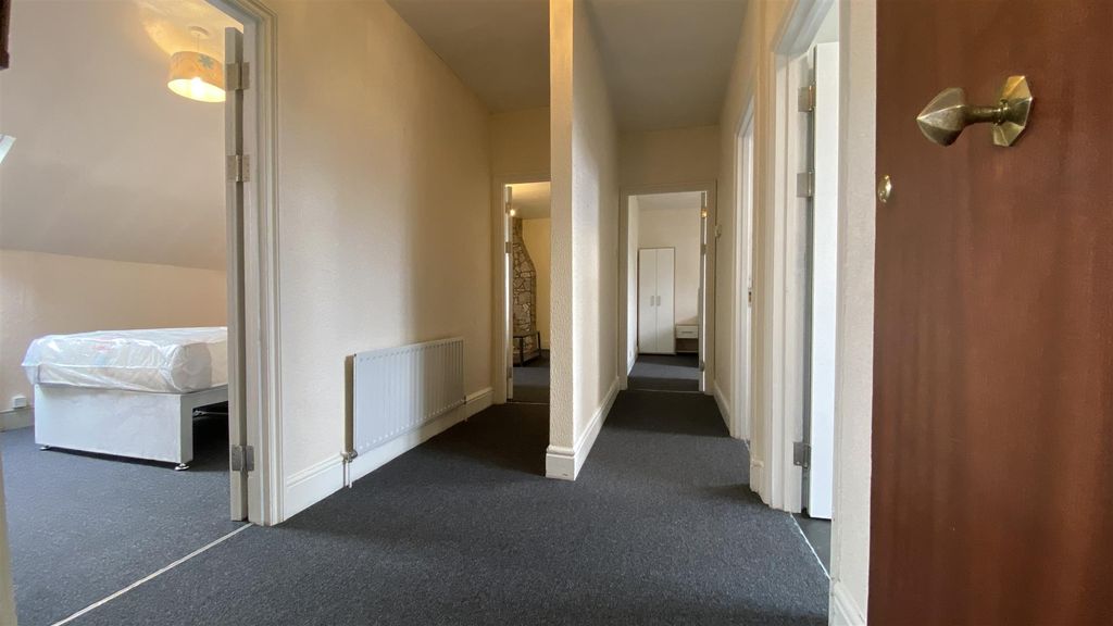 Property photo 3 of 19 Hallway