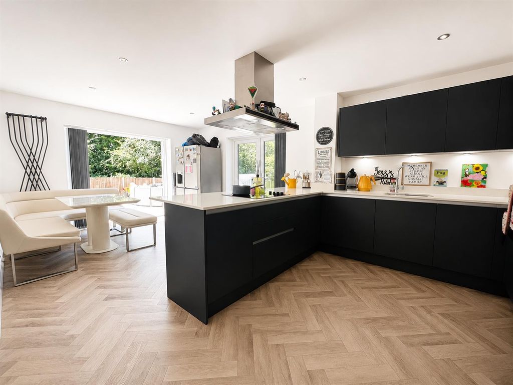 Property photo 2 of 25 6B34Bd9A-c79E-4B1B-8137-d93849630B8F.Png