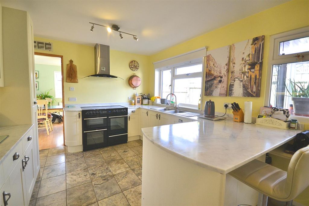 Property photo 2 of 31 27 (4).Png