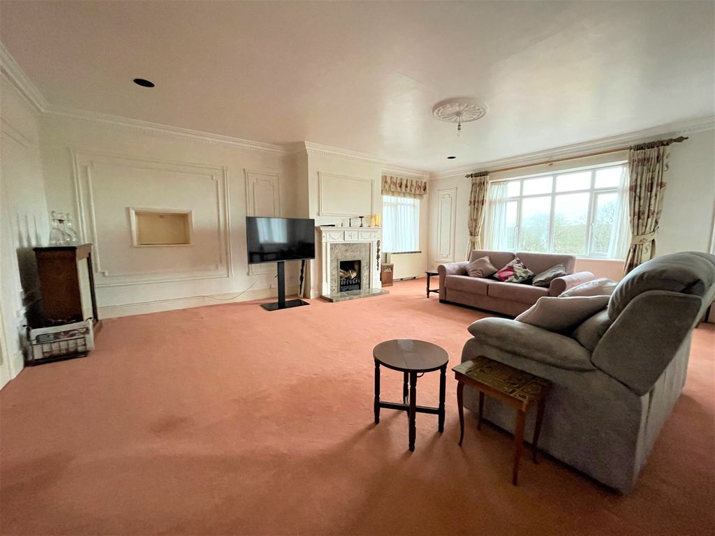 Property photo 2 of 28