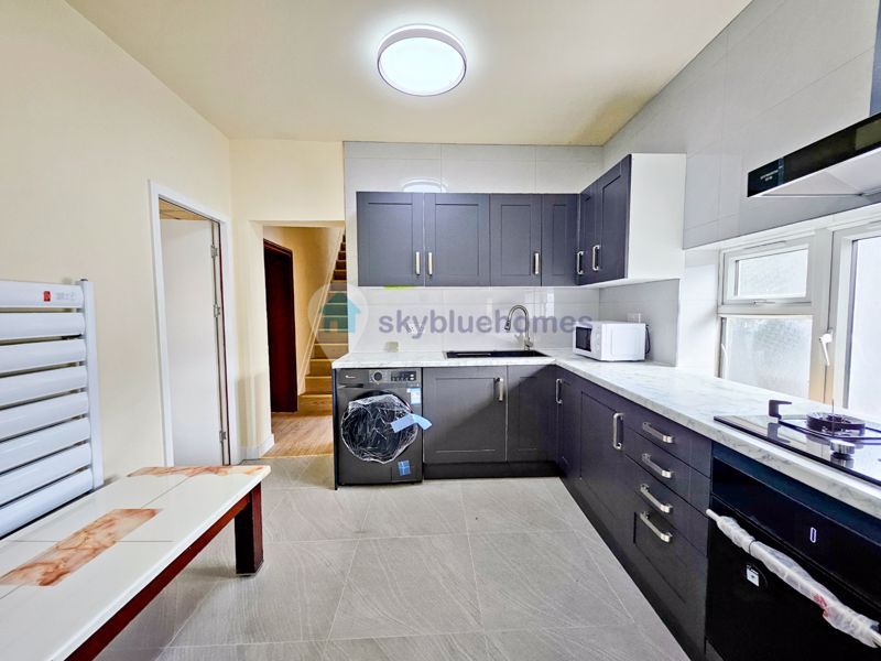 Property photo 1 of 10 Photo 3
