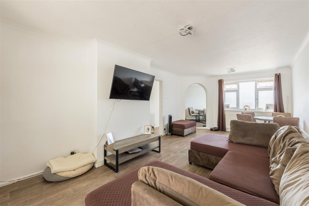 Property photo 2 of 22 18 Ridgewood Avenue -4.Jpg