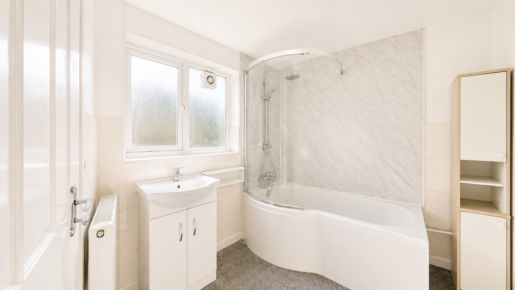 Property photo 3 of 14 Bath 1.1