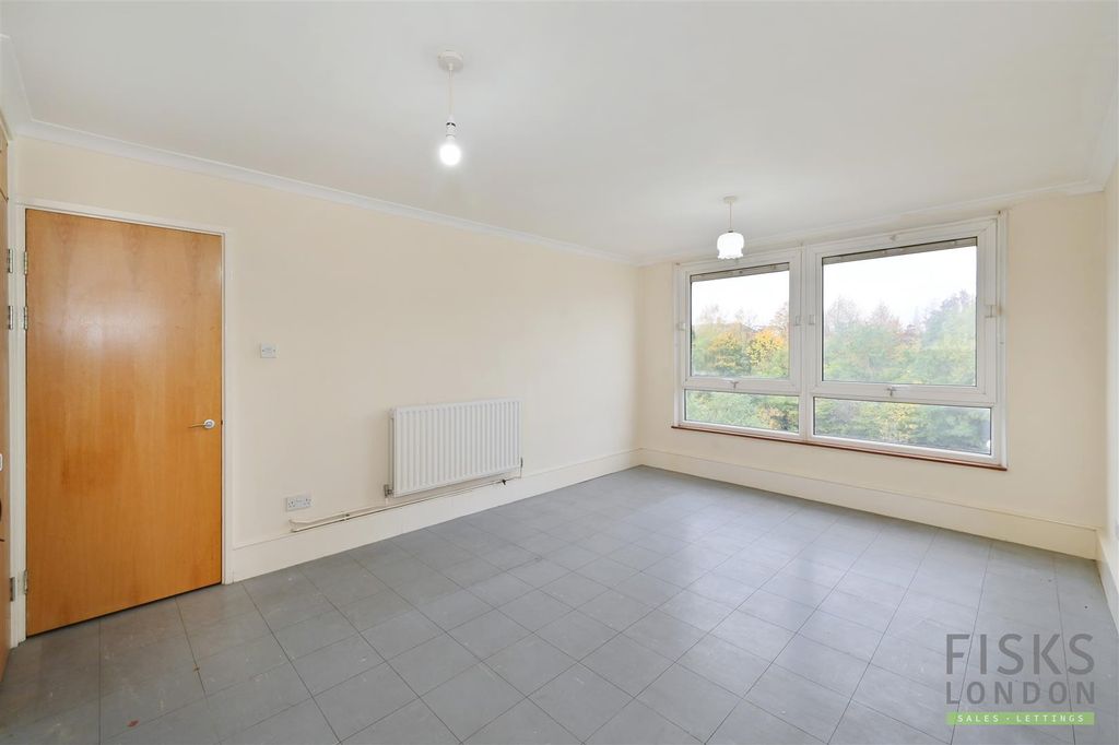 Property photo 1 of 11 48-Barleycorn-Way (2).Jpg