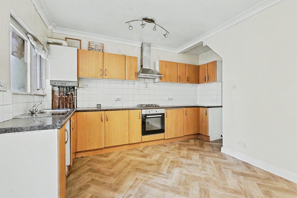 Property photo 2 of 19