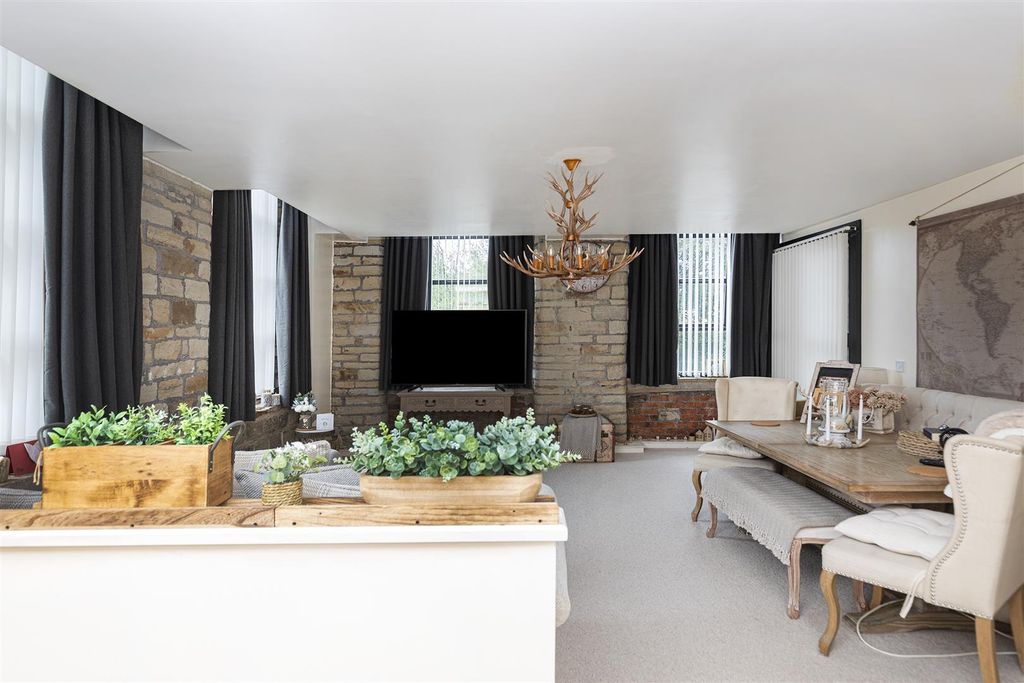 Property photo 3 of 25