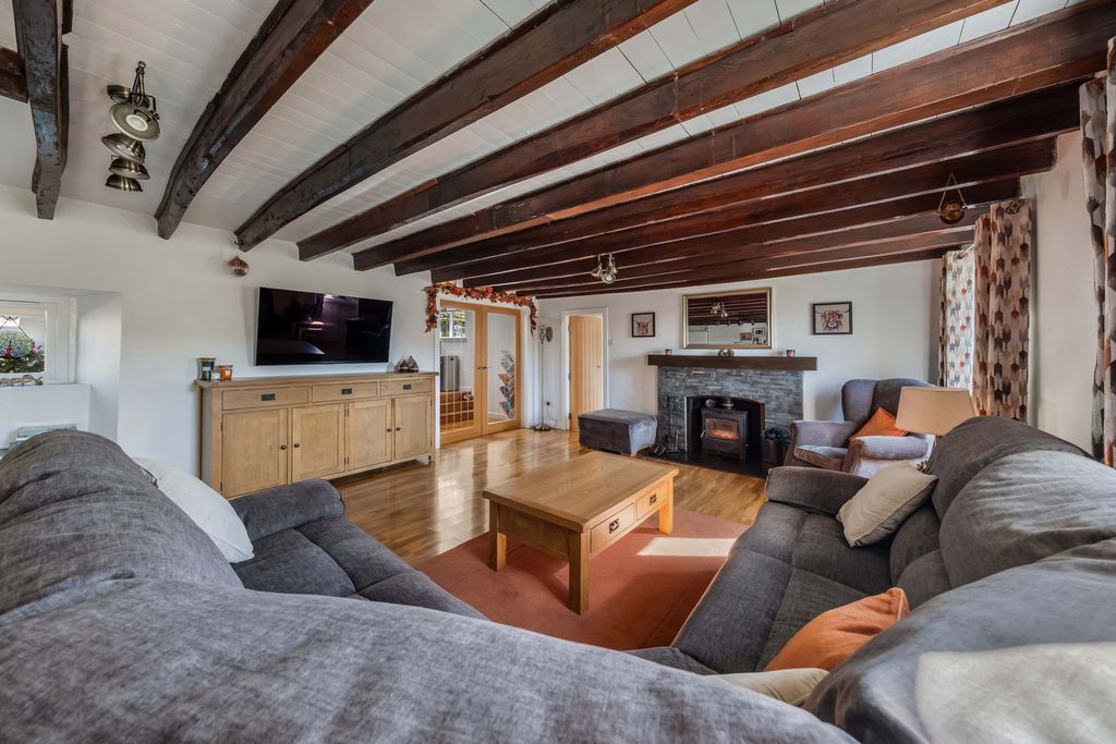 Property photo 3 of 53 Lounge