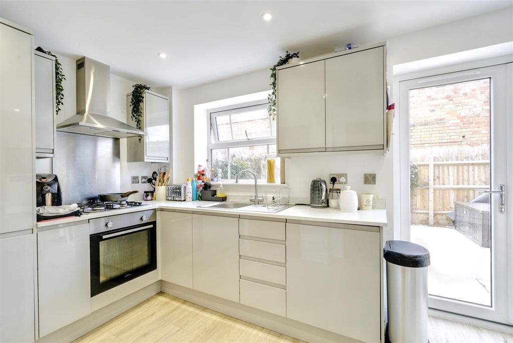 Property photo 3 of 24 Dining Kitchen