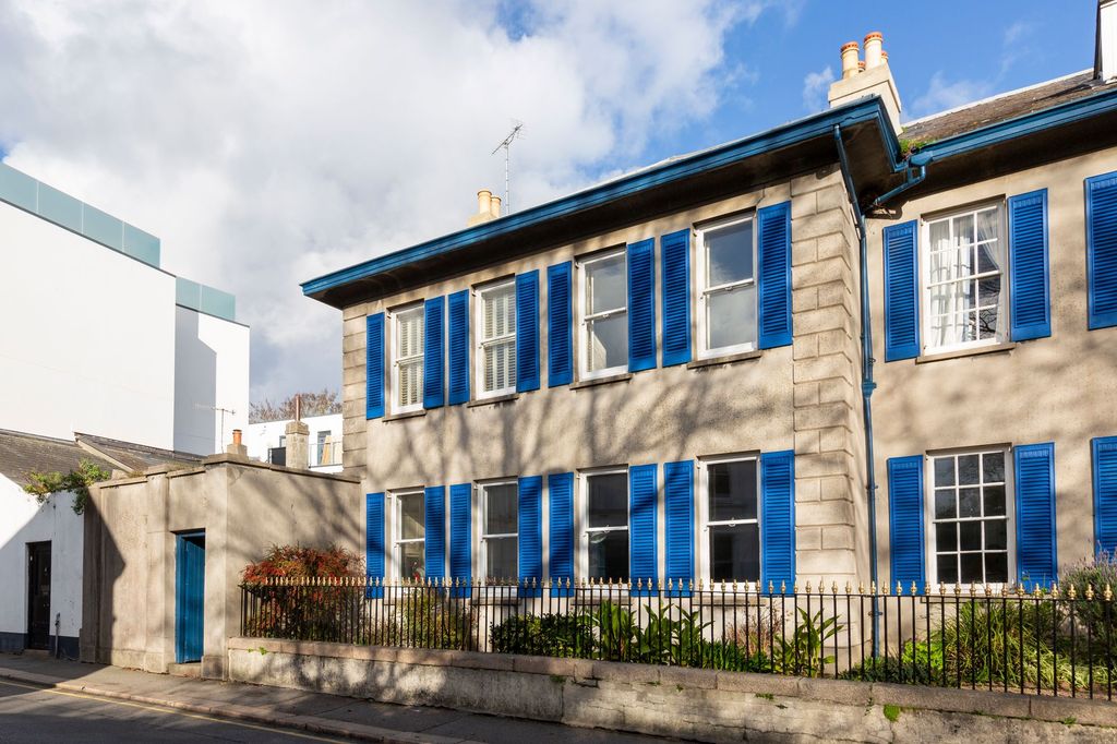 Property photo 1 of 23