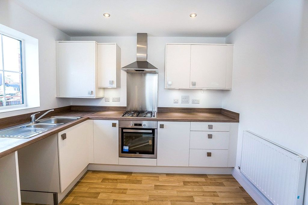 Property photo 3 of 7 Kitchen