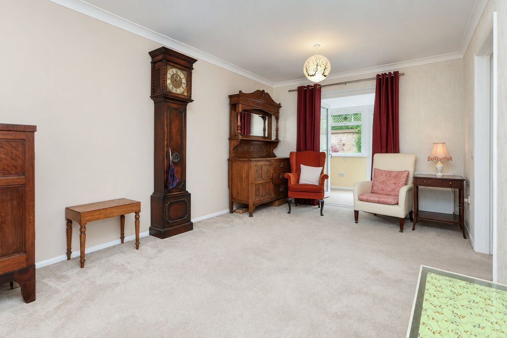 Property photo 2 of 8