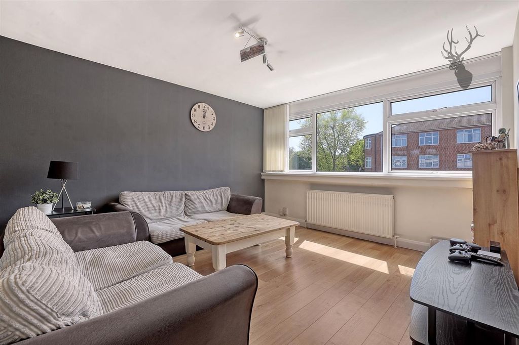 Property photo 2 of 12