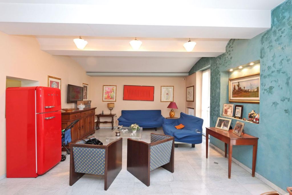 Property photo 2 of 27