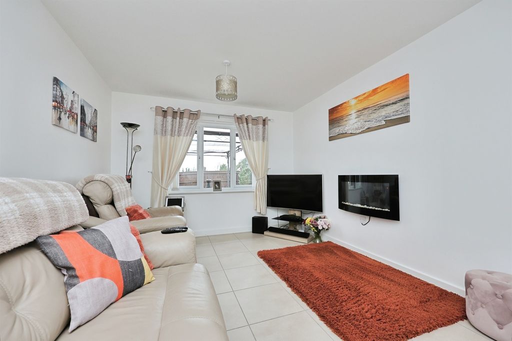 Property photo 3 of 20