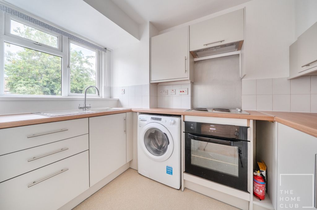 Property photo 2 of 6 5Fc0681c-71Aa-4A67-A3E3-750Af7167A56