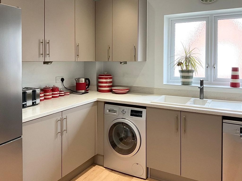 Property photo 2 of 16 Kitchen