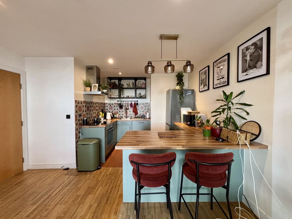 Property photo 2 of 19 Image00006