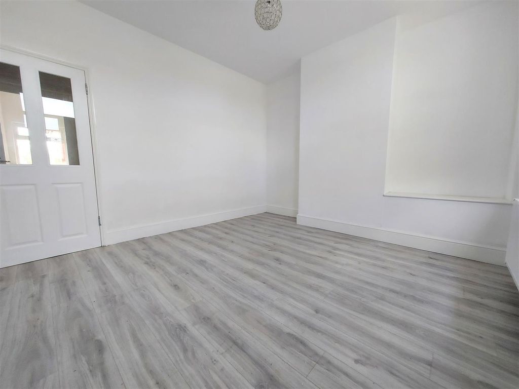 Property photo 3 of 14 Living Room