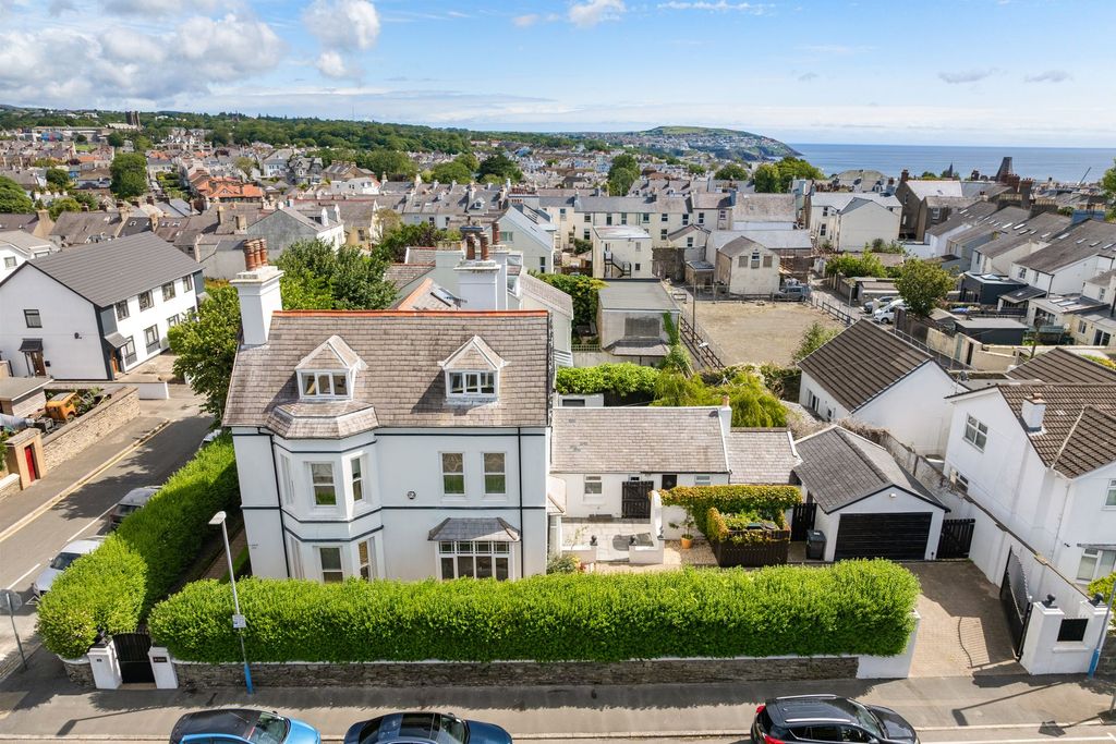 Property photo 1 of 34