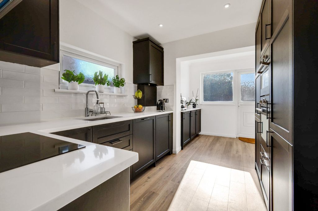 Property photo 3 of 23 4837596