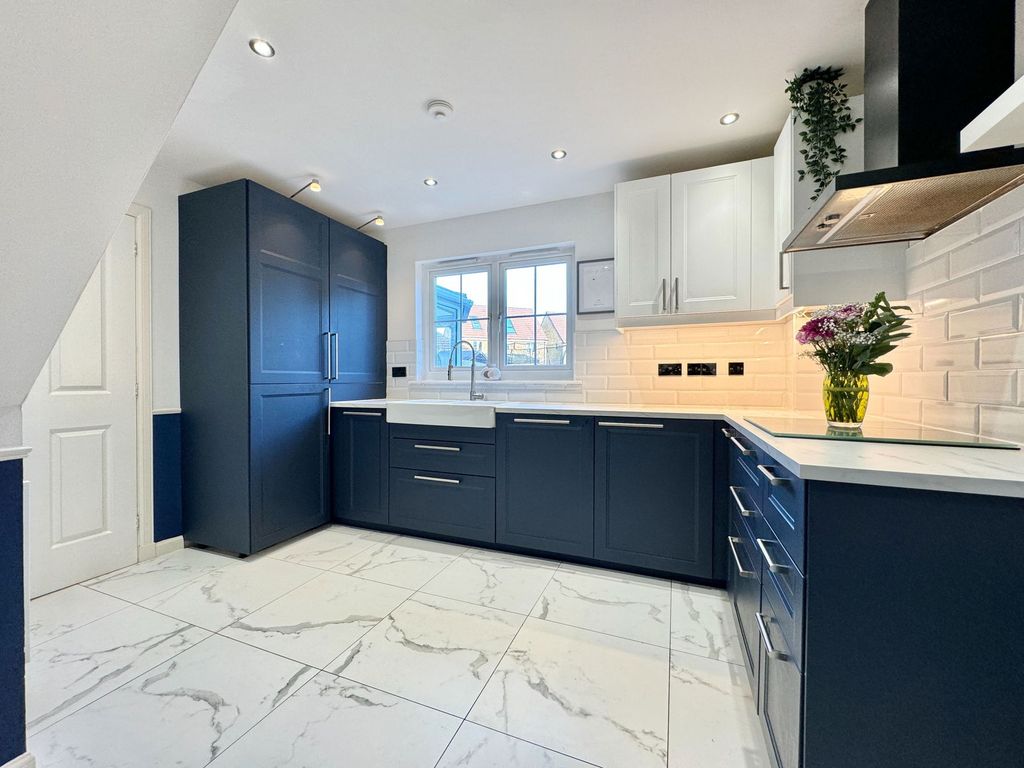 Property photo 2 of 32