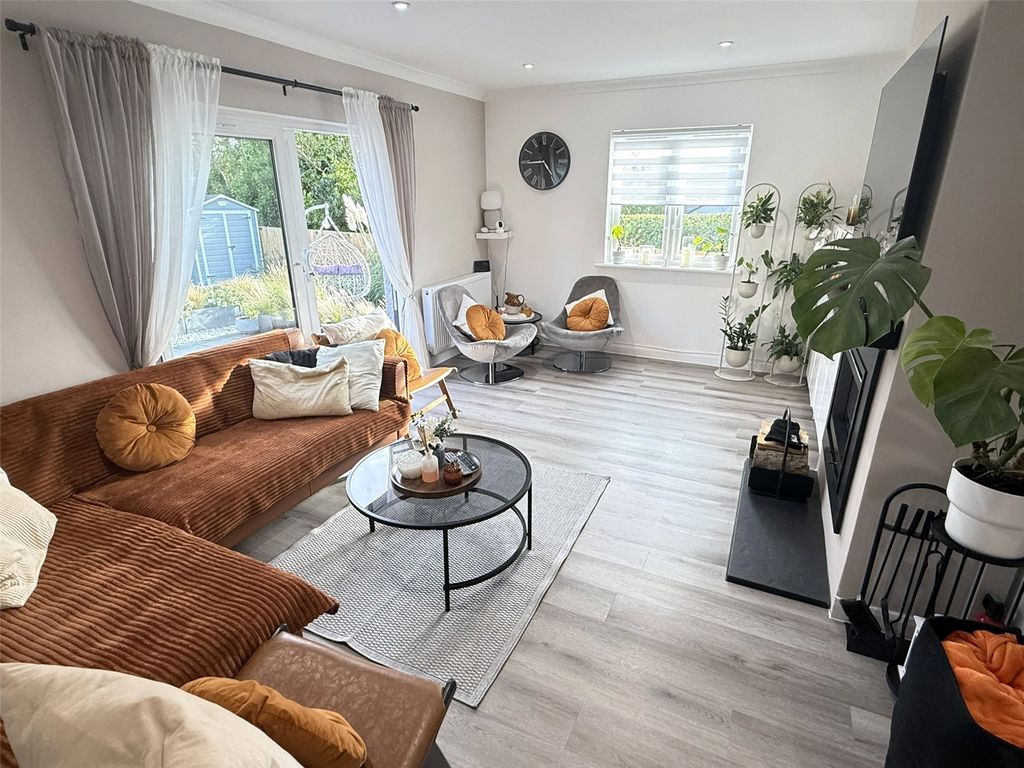 Property photo 3 of 24 Picture No. 12