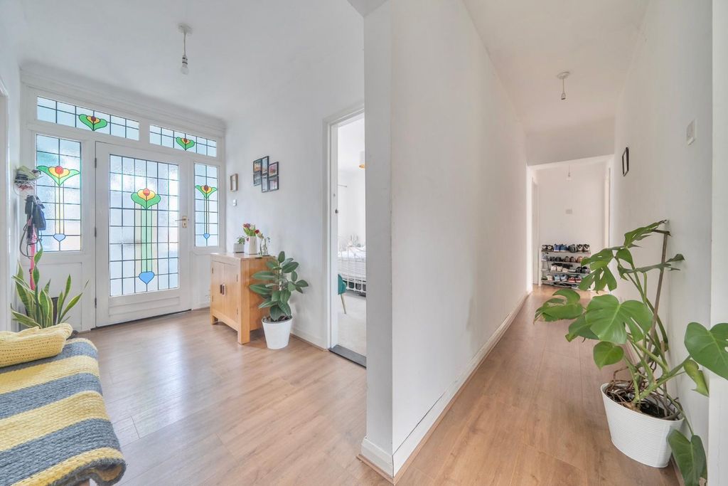 Property photo 2 of 14 1421513-6-69B18340A7496.Jpg