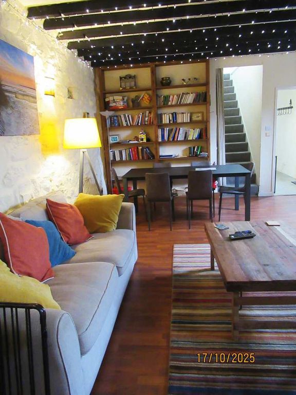 Property photo 2 of 23 Lounge