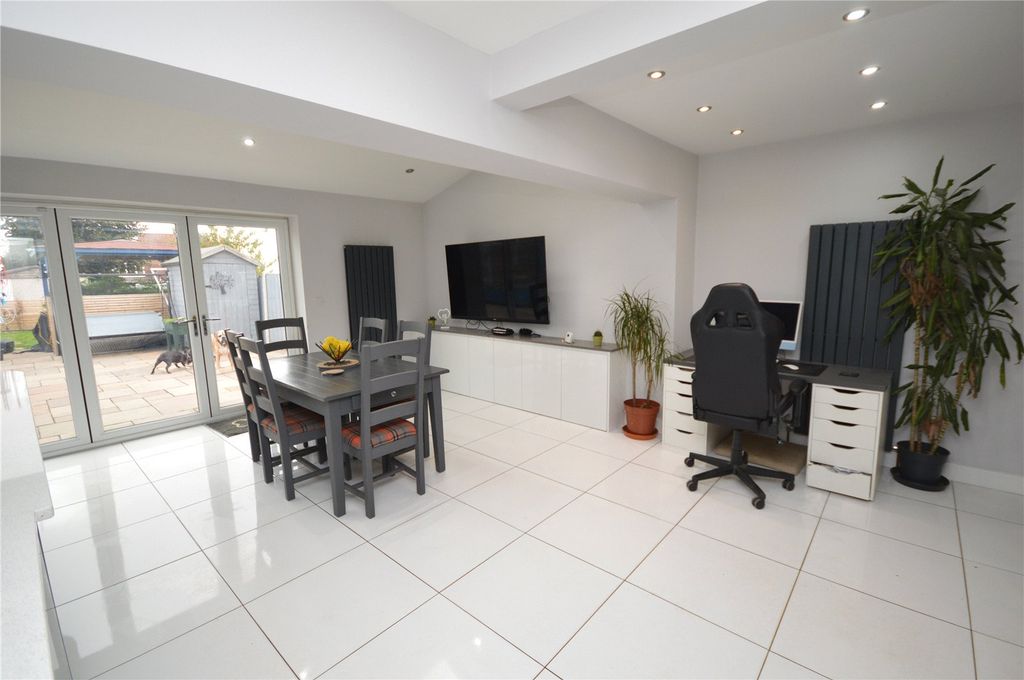 Property photo 3 of 14 Picture 3