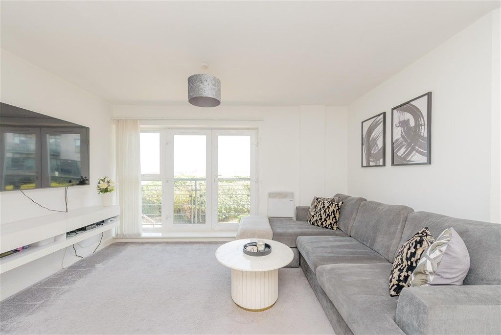 Property photo 3 of 7 Kitchen/Lounge